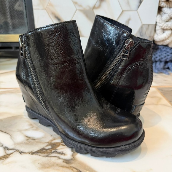 Sorel Shoes - Sorel Joan of Arctic Wedge III Zip Black Patent Leather Ankle Boots Women's 6